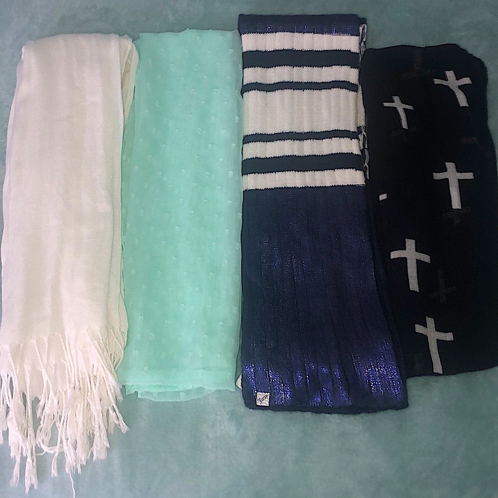 Bundle of scarfs